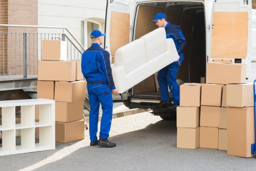 Residential removals support for flats and homes in Mortlake