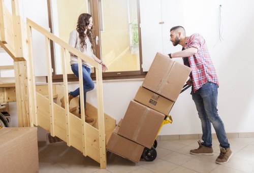 Removal team estimating load size for a flat move