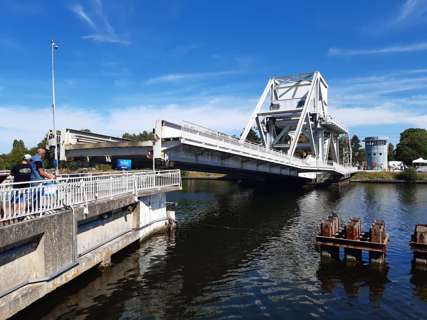 Barnes Bridge removals expert advice for narrow access moves